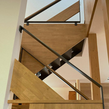 鉄と木の組み合わせによる階段