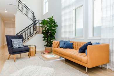 Example of a transitional home design design in Los Angeles