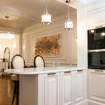 Traditional Lay-On Panelled with Large Mouldings Shaker Kitchen
