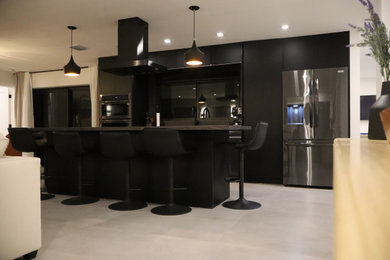 Example of a minimalist kitchen design in Miami