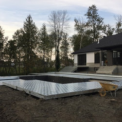 Multi-level Paverdeck Pool - Landscaping Stones And Pavers