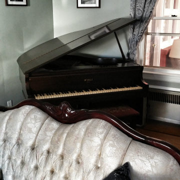 1935 Colonial Living Room