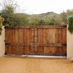 Western Driveway Gate - Southwest Design - Home Fencing And Gates