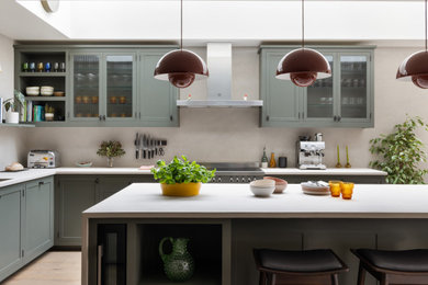 Inspiration for a traditional kitchen in London.