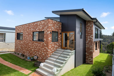 Modern Mixed Cladding Residence