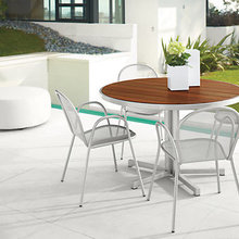 outdoor round table