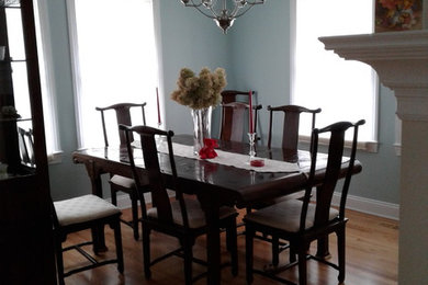 Example of a classic dining room design in Detroit