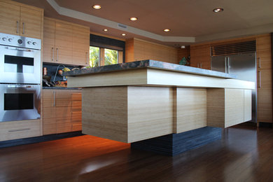 Inspiration for a contemporary kitchen remodel in Orange County