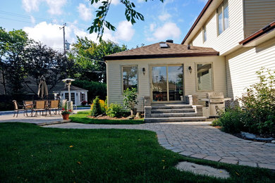 Example of a classic patio design in Montreal