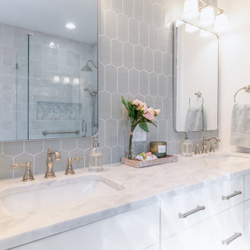Franklin Master Bathroom Suite