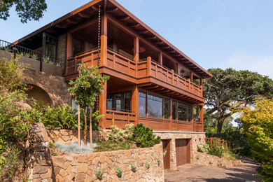 Example of an arts and crafts exterior home design