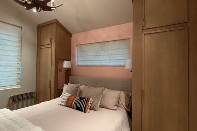 Example of a mountain style bedroom design in Hawaii