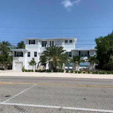 Florida Keys Home Features Vintage-Inspired Gooseneck Lights