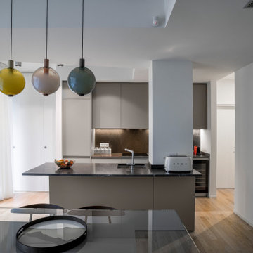Cucina aperta su soggiorno a Milano