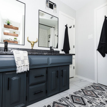 Black & White Vintage-Inspired Bathroom