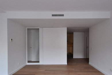 Minimalist home design photo in Madrid