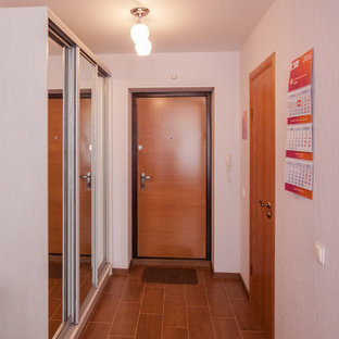 ノボシビルスクのおしゃれな玄関の写真