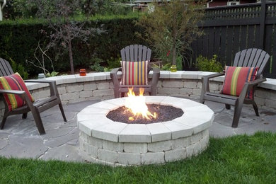 Example of a transitional patio design in Chicago