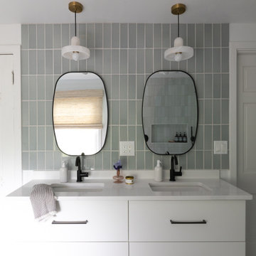 Hood River Gloss Bathroom