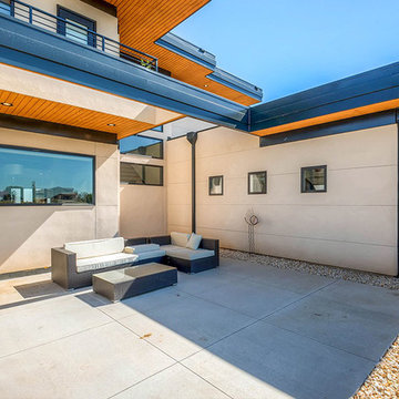 Miesian Modern home with Milgard Ultra windows and doors