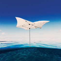 TUUCI: Ocean Master MAX Manta - Outdoor Umbrellas