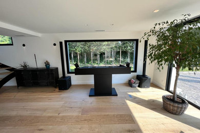 This is an example of a contemporary family room in Lille.