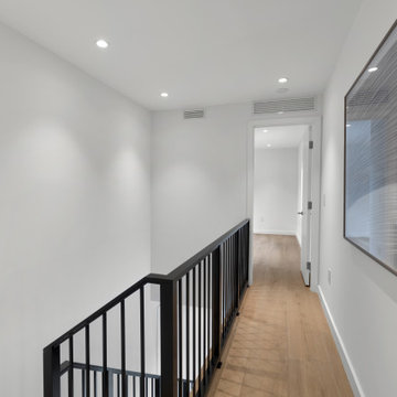 Contemporary Home - 12