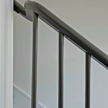 Project #112 | Traditional Staircase with Continuous Rail System