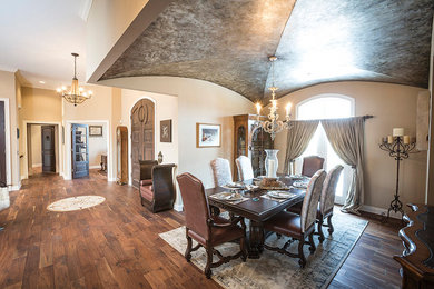 Example of a transitional dining room design in Cincinnati