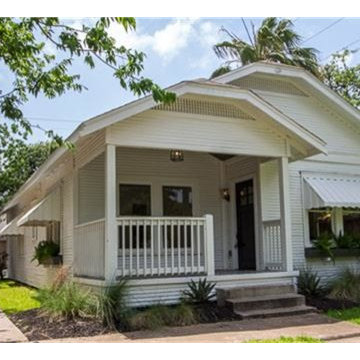 Bungalow For Sale in Heights Houston, TX