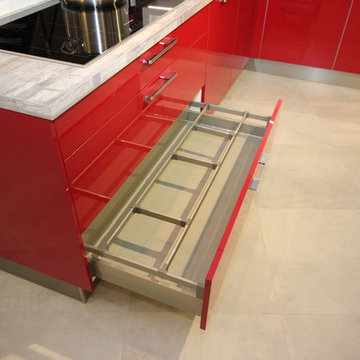 Red gloss lacquer kitchen cabinets