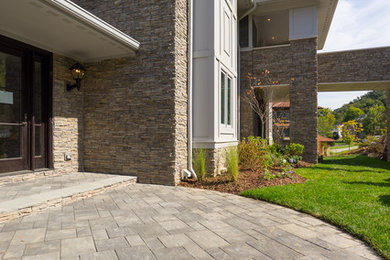 This is an example of a large transitional partial sun front yard mulch garden path in Other.