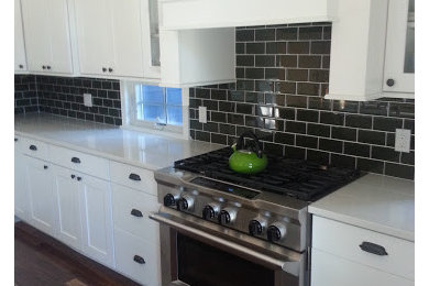 Example of a classic kitchen design in New York
