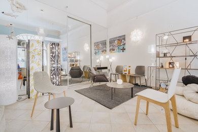 Cette image montre un salon design.