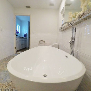 BARRIER-FREE MASTER BATHROOM
