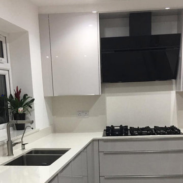 compact kitchen in “Flash” range Alpine white high-gloss.