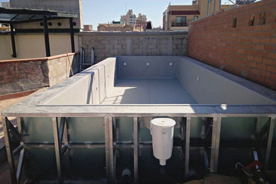 Piscina sobre forjado de un edificio en Barcelona