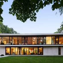 Flat Roof With Overhangs