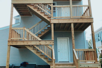 Inspiration for a timeless deck remodel in Jacksonville