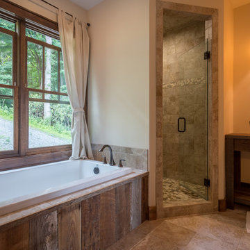 Rustic Retreat in Lost Creek