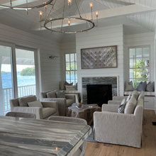 Lake Lounge & Bar