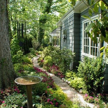 GARDEN PATHS AND DESIGNS