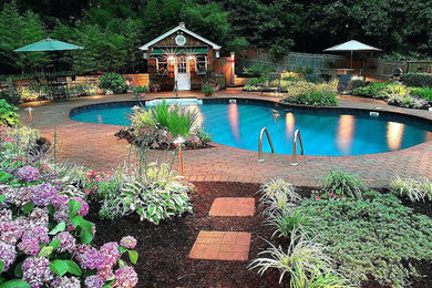 Pool - contemporary pool idea in Houston