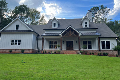 Arts and crafts home design photo in Atlanta