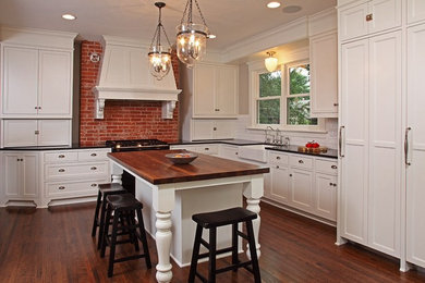 Example of a kitchen design in Minneapolis