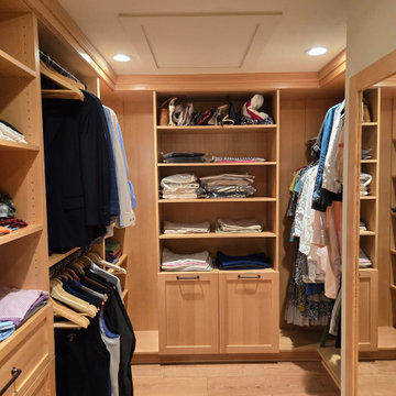 Lakeside Cottage Walk-in Closet