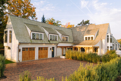Country home design photo in Cedar Rapids