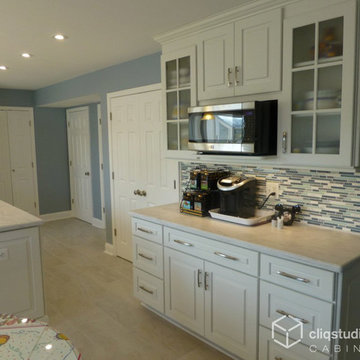 White Kitchen Cabinets | Cambridge Door Style | CliqStudios