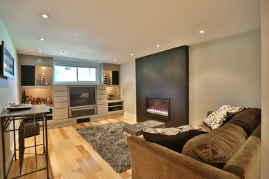 Example of a minimalist home design design in Toronto