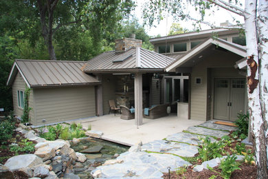 Inspiration for a contemporary exterior home remodel in Los Angeles
